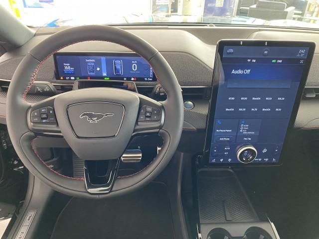 FORD MUSTANG MACH-E AWD EXTENDED RANGE | předváděcí  auto | skladem | od autorizovného prodejce | černá metalíza | super cena | online nákup | online prodej | autoibuy.com
